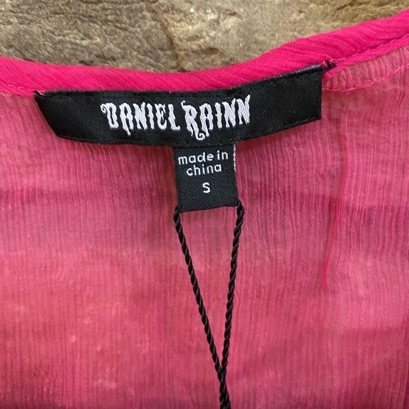 NWT Daniel Rainn pink “tuxedo” like blouse w/ black trimmed ruffles. Sheer.small - Picture 6 of 7